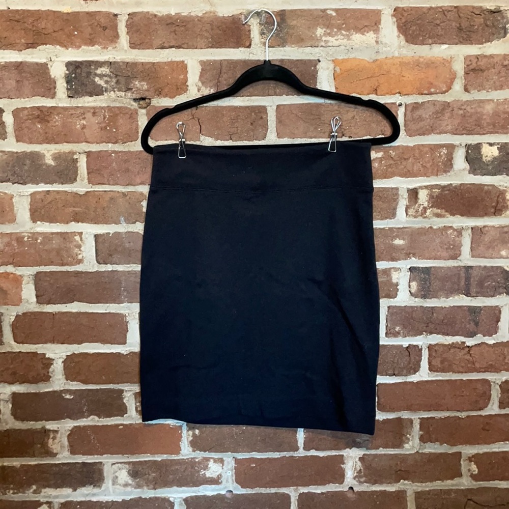 GAP, size small, stretchy black skirt